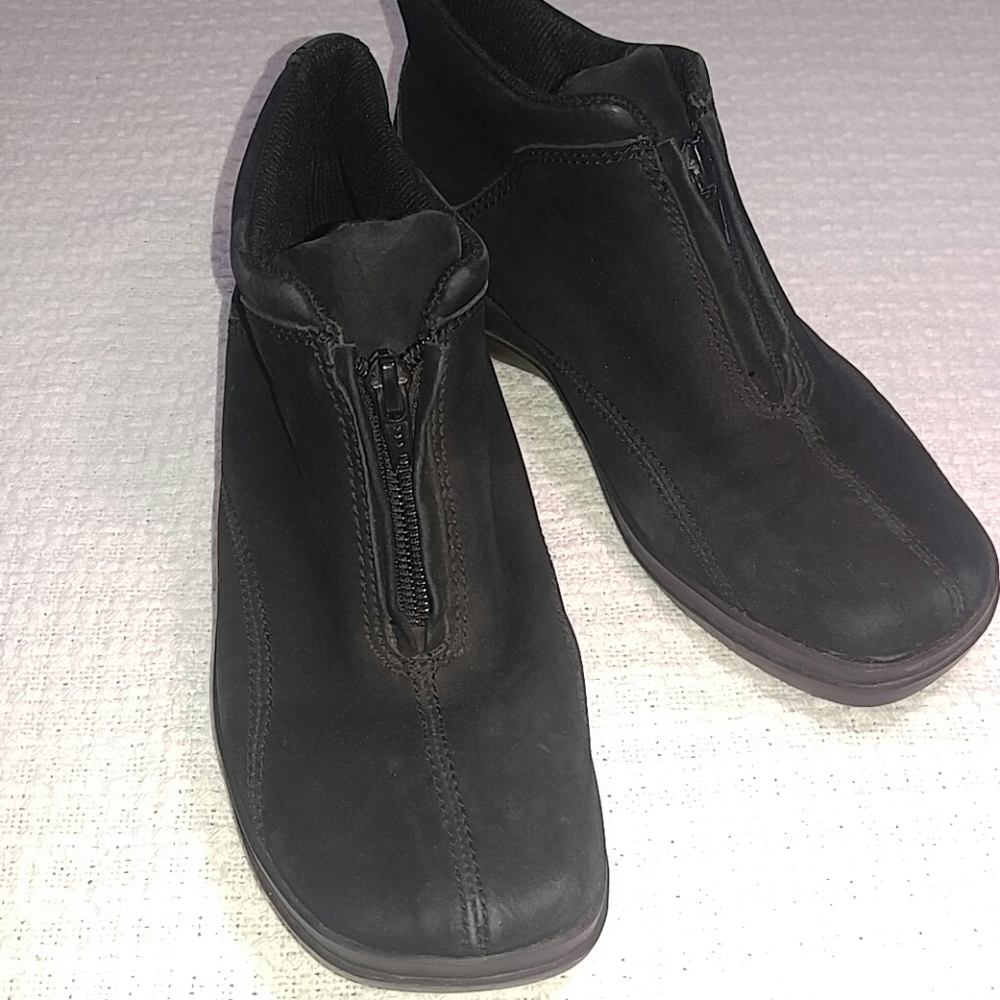 easy spirit suede black booties
